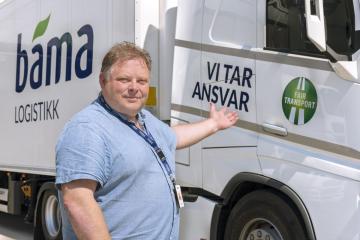 Daglig leder i BAMA Logistikk, Runar Bakken har satt seg mål om å være miljøvennlige i alle ledd. Ved å profilere miljøsatsningen og Fair Transport-sertifiseringen håper vi å inspirere andre til å gjøre det samme. Foto: Jamieson Pothecary